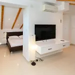 Vakantiehuis Cozy In With Sauna Crikvenica