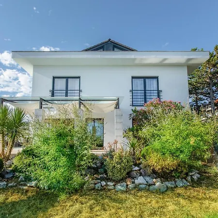 In With Sauna Nyaraló *