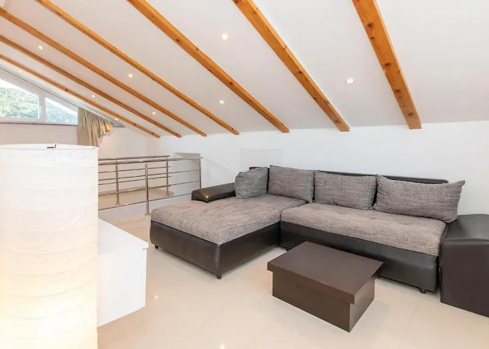 בית נופש In With Sauna *