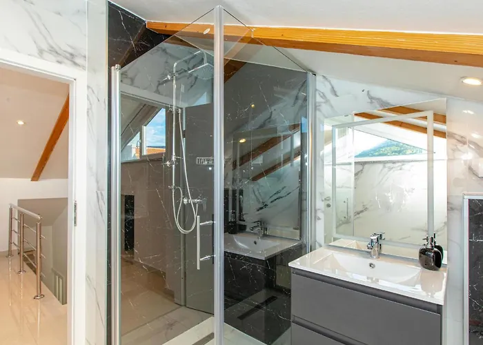 In With Sauna קריקווניצה